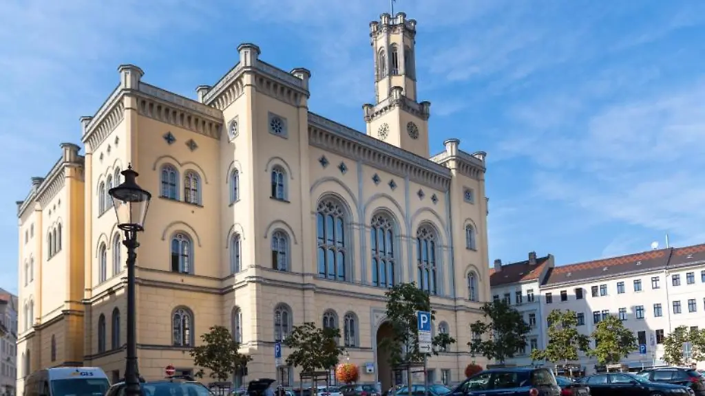Blick-auf-das-Rathaus-auf-dem-Zittauer-Marktplatz