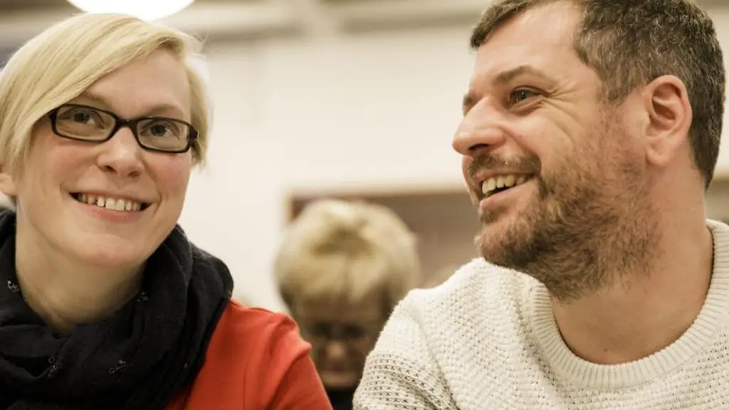 Nina-Stahr-und-Werner-Graf-Buendnis-90-Die-Gruenen-sitzen-nebeneinander