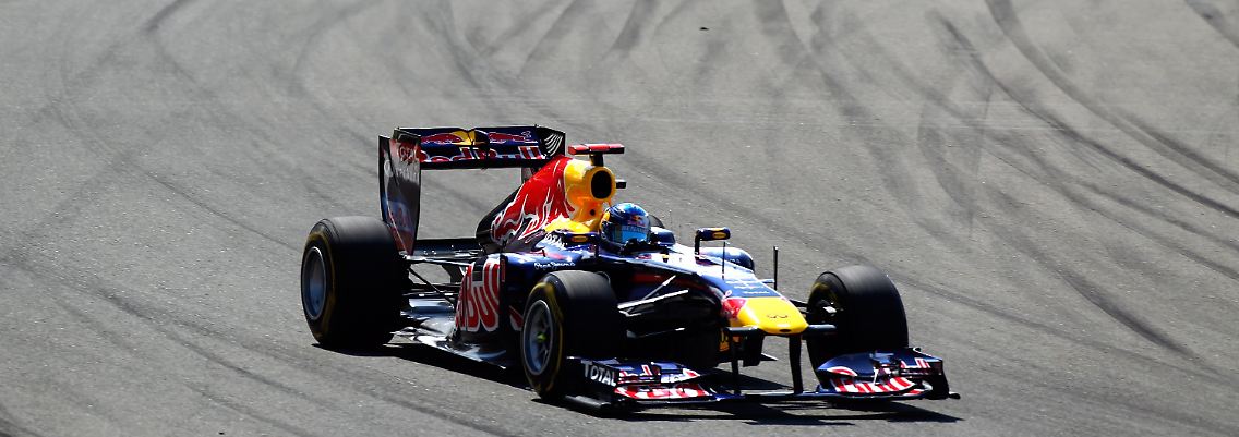 Und tschüss: Sebastian Vettel nutzt seine Pole Position.