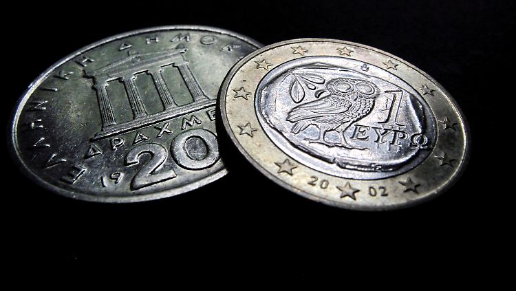 Totalausstieg, Rückkehr auf Zeit oder Therapie ohne Eingriff? Die Drachme liegt verlockend nahe.