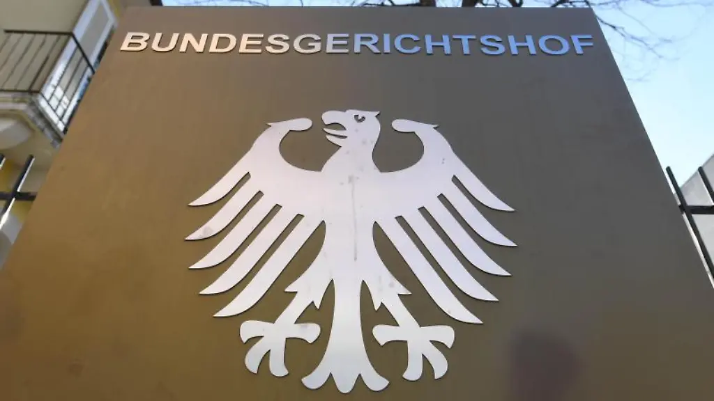 Ein-Hinweisschild-mit-der-Aufschrift-Bundesgerichtshof
