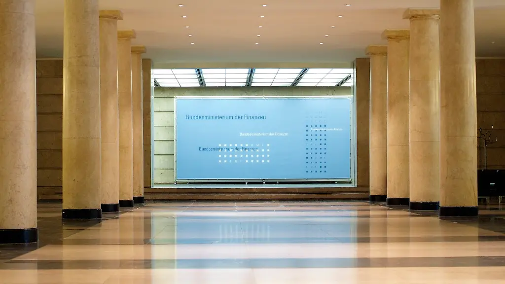 Der-Hauptsitz-des-Bundesministeriums-der-Finanzen-ist-das-Detlev-Rohwedder-Haus-in-Berlin