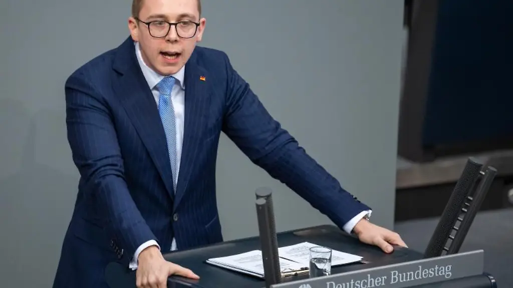 Philipp-Amthor-CDU-spricht-im-Bundestag