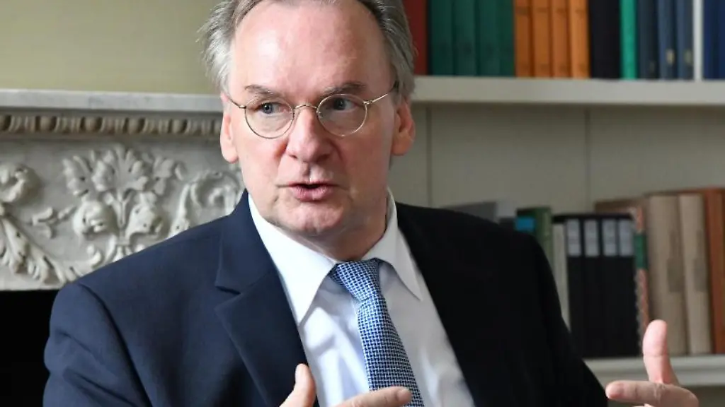 Reiner-Haseloff-CDU-Sachsen-Anhalts-Ministerpraesident-spricht-auf-einer-Pressekonferenz