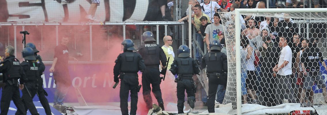 Nach den Ausschreitungen gegen Köln drohen Eintracht Frankfurt harte Sanktionen.