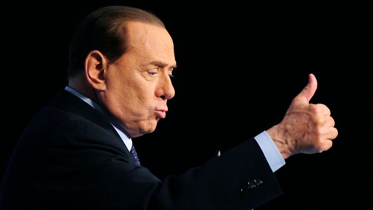 Berlusconi hakt einen Prozes nach dem anderen ab.