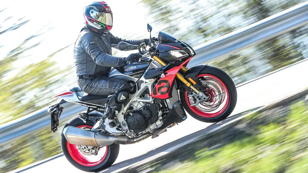 Aprilia-Tuono-v4-1100-Factory-Foto-Maccabelli-11