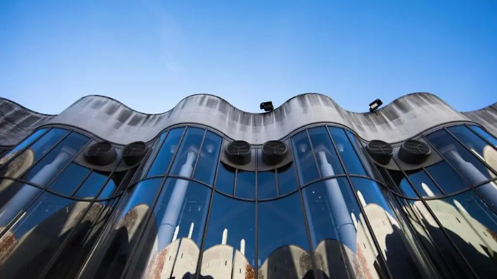 Blick-auf-die-Bundeskunsthalle-in-Bonn