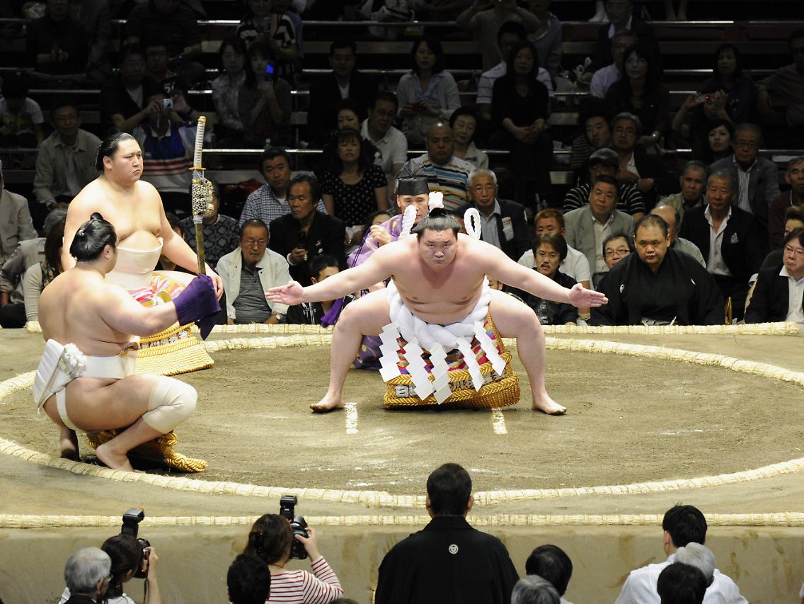 Fukushima tritt in Japan wieder etwas in den Hintergrund. Die Rückkehr zur Normalität findet dabei nicht nur im Sumo-Ring sondern auch an den Börsen statt.