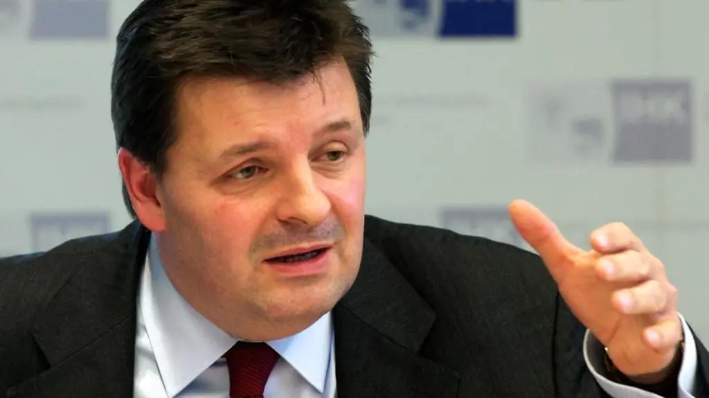 Der-Hauptgeschaeftsfuehrer-der-Industrie-und-Handelskammer-IHK-Halle-Dessau-Thomas-Brockmeier