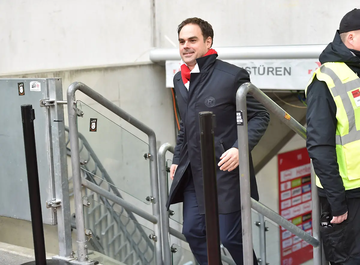 b77526cfbfb36d9e2c2eaf10c241bbcd