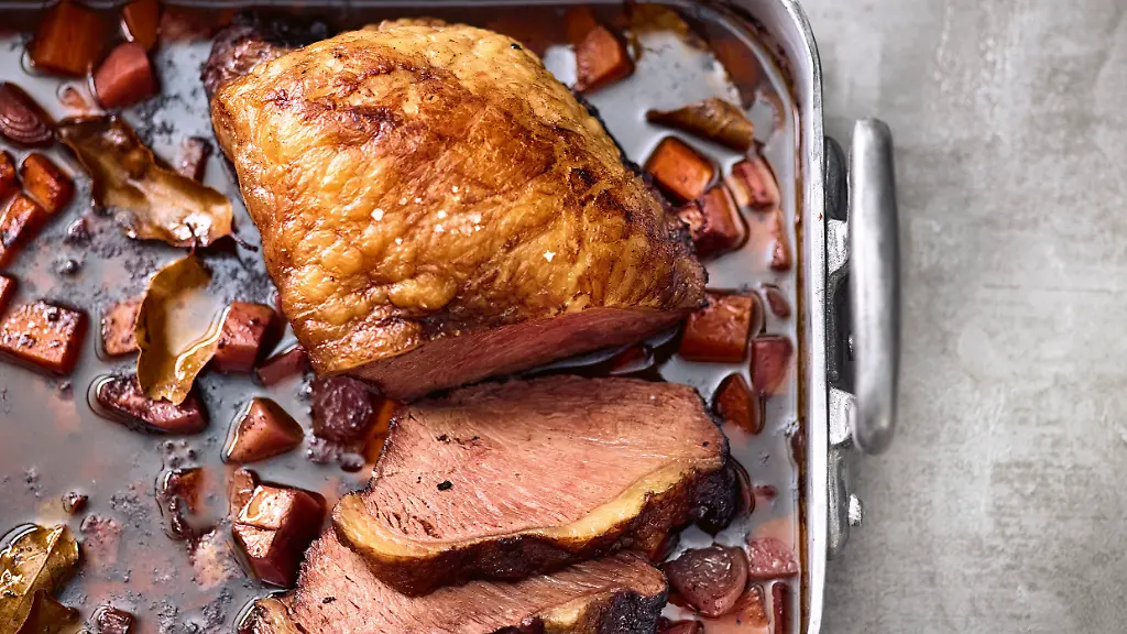 Rinderbraten-mit-Rotweinsauce-und-Selleriepueree