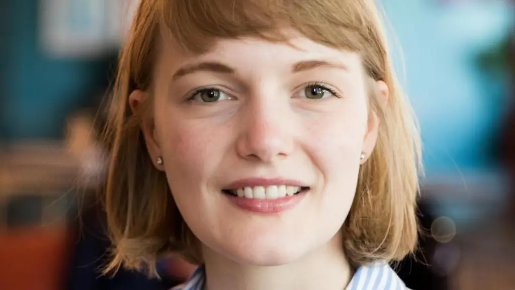 Ria-Schroeder-FDP-Bundesvorsitzende-der-Jungen-Liberalen-sitzt-in-den-Raeumen-eines-Coworking-Bueros