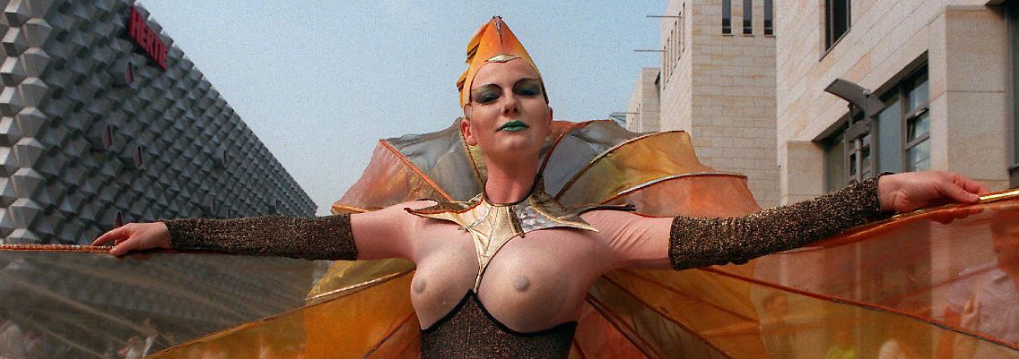 Die Elfenkönigin Titania in einer Dresdner "Sommernachtstraum"-Aufführung trägt ein "luftiges" Kostüm.