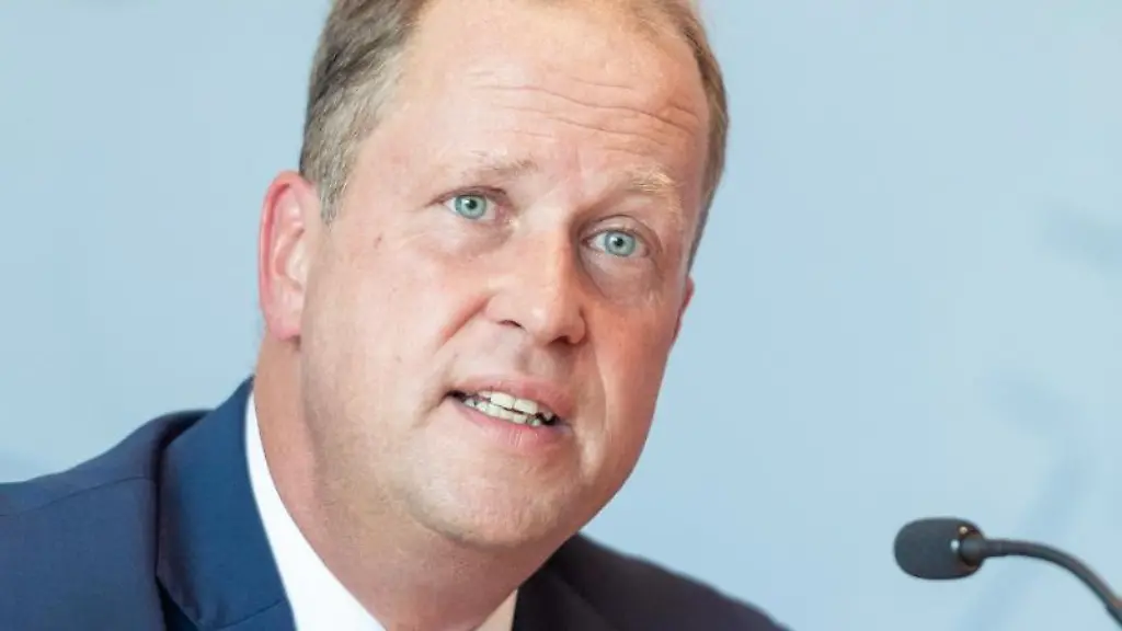 Joachim-Stamp-FDP-nordrhein-westfaelische-Integrationsminister-auf-einer-Pressekonferenz