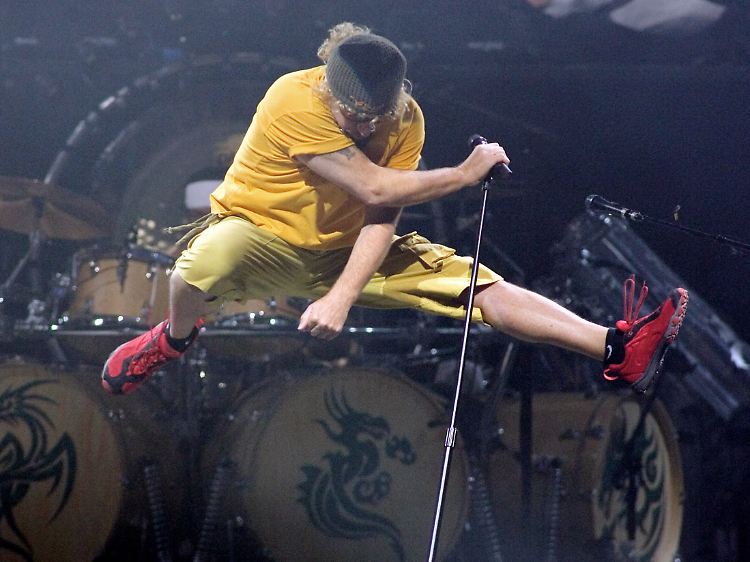 Nach der Trennung von David Lee Roth Mitte der 1980er Jahre wurde Hagar Sänger von Van Halen.