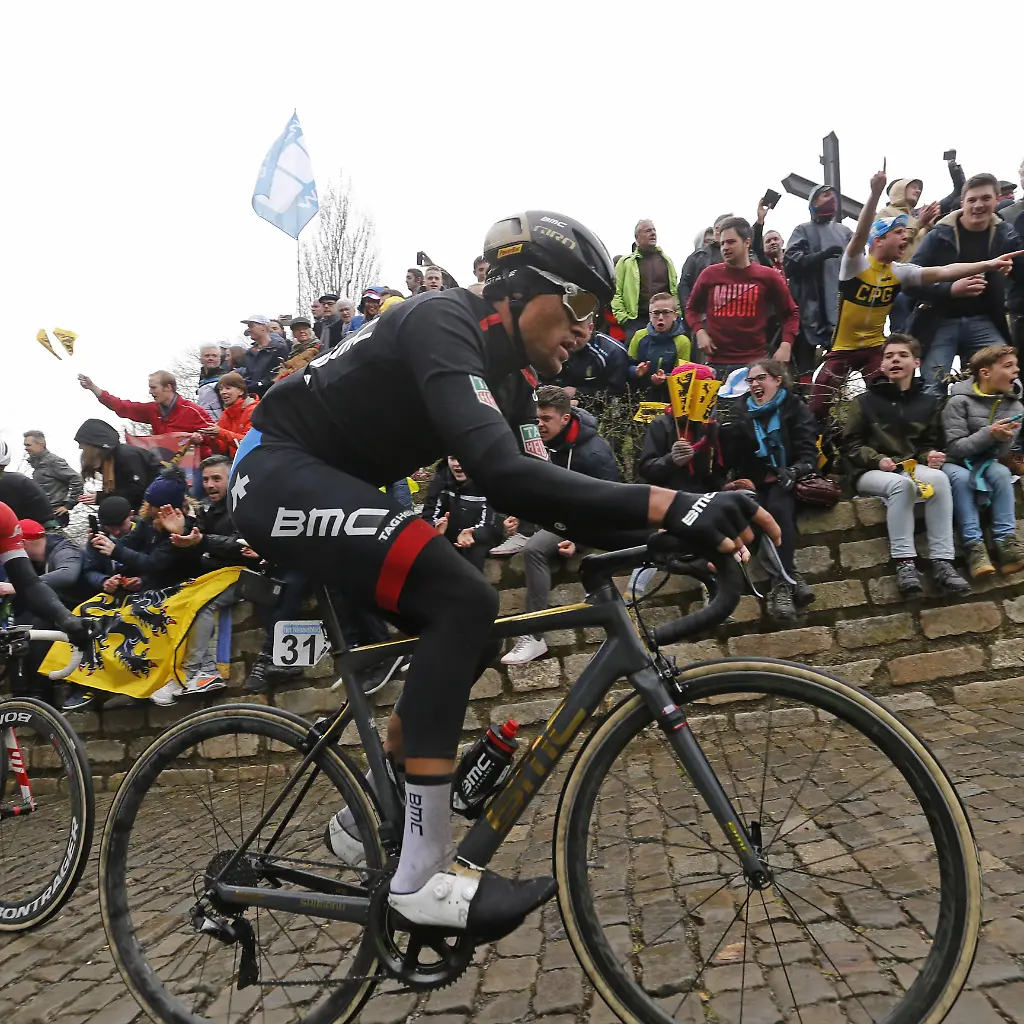 Olympiasieger-Greg-van-Avermaet-hier-bei-der-Flandernrundfahrt-2018-gehoert-2019-zu-den-Favoriten-auf-den-Sieg