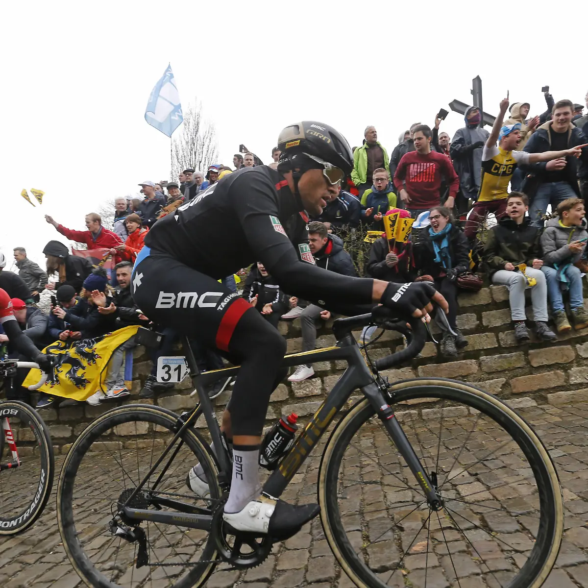 Olympiasieger-Greg-van-Avermaet-hier-bei-der-Flandernrundfahrt-2018-gehoert-2019-zu-den-Favoriten-auf-den-Sieg