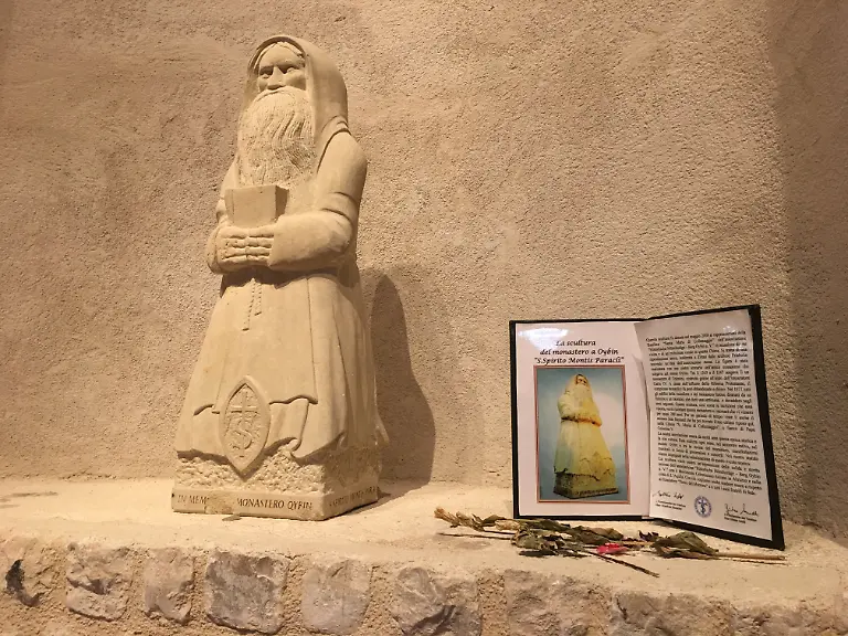 15-Statue-Collemaggio