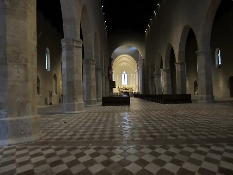 14-BasilikaCollemaggioInnen