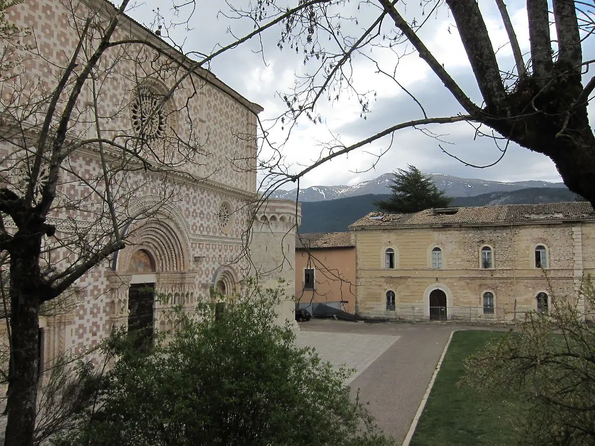 13-Basilika-CollemaggioZumTeilsaniert