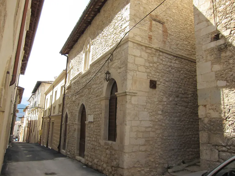 8-Ha-euserTypischOpusAquilanum