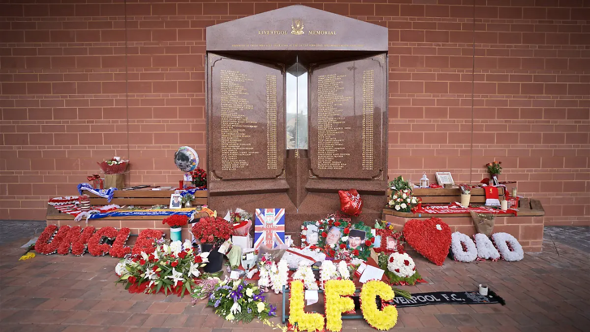 Ein-Gedenkstein-erinnert-an-die-96-Toten-der-Stadionkatastrophe-von-Hillsborough-Unter-ihnen-Der-damals-10-jaehrige-Cousin-von-Liverpool-Legende-Steven-Gerard-Jon-Paul-Gilhooley