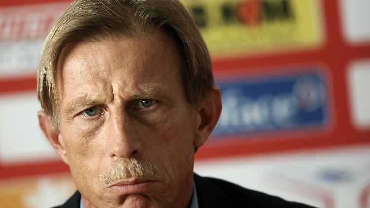 Will mit der Eintracht offenbar in die zweite Liga gehen: Christoph Daum.