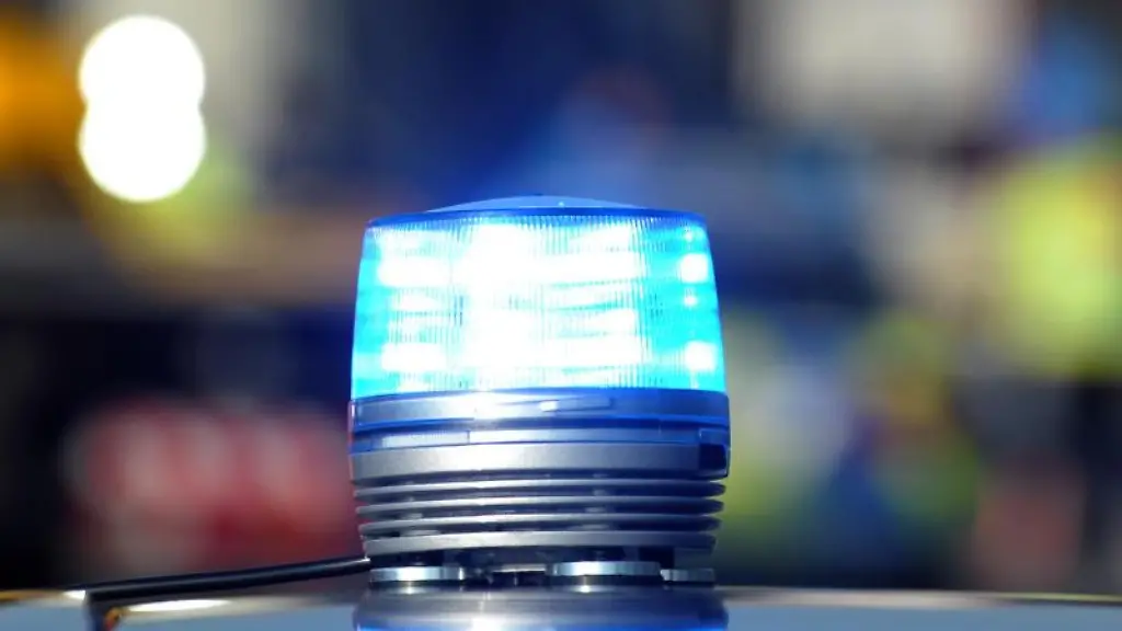 Das-Blaulicht-eines-Streifenwagens-leuchtet