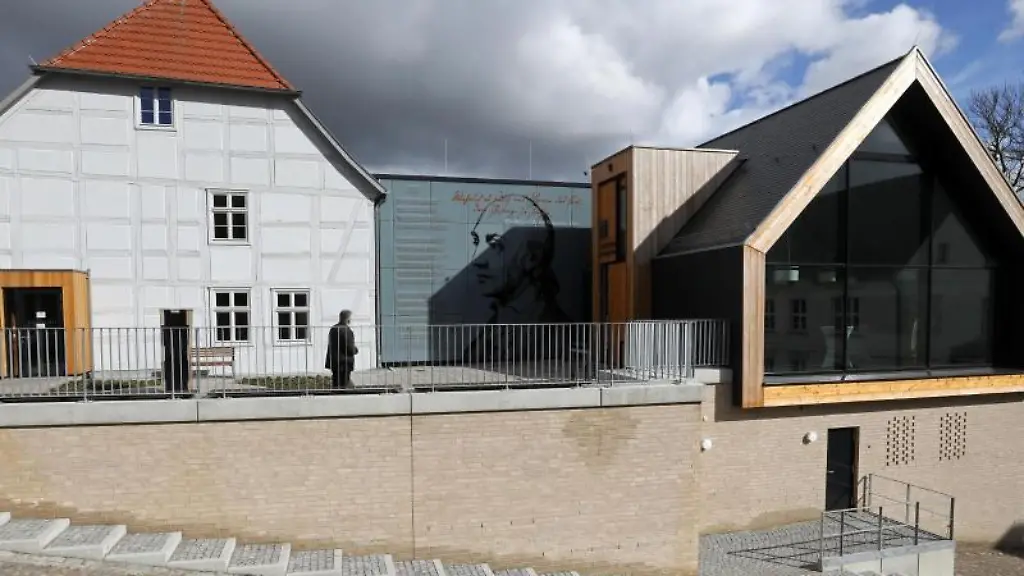 Blick-auf-das-Literaturhaus-fuer-Johann-Heinrich-Voss-1751-1826