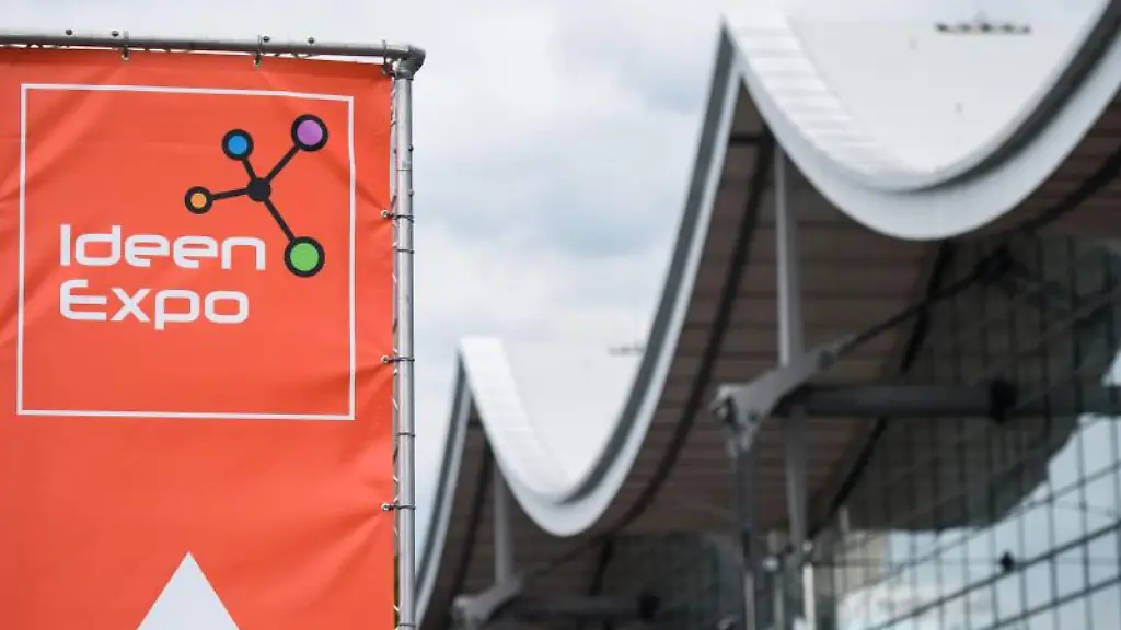 Ein-Logo-der-Ideen-Expo-steht-in-Hannover
