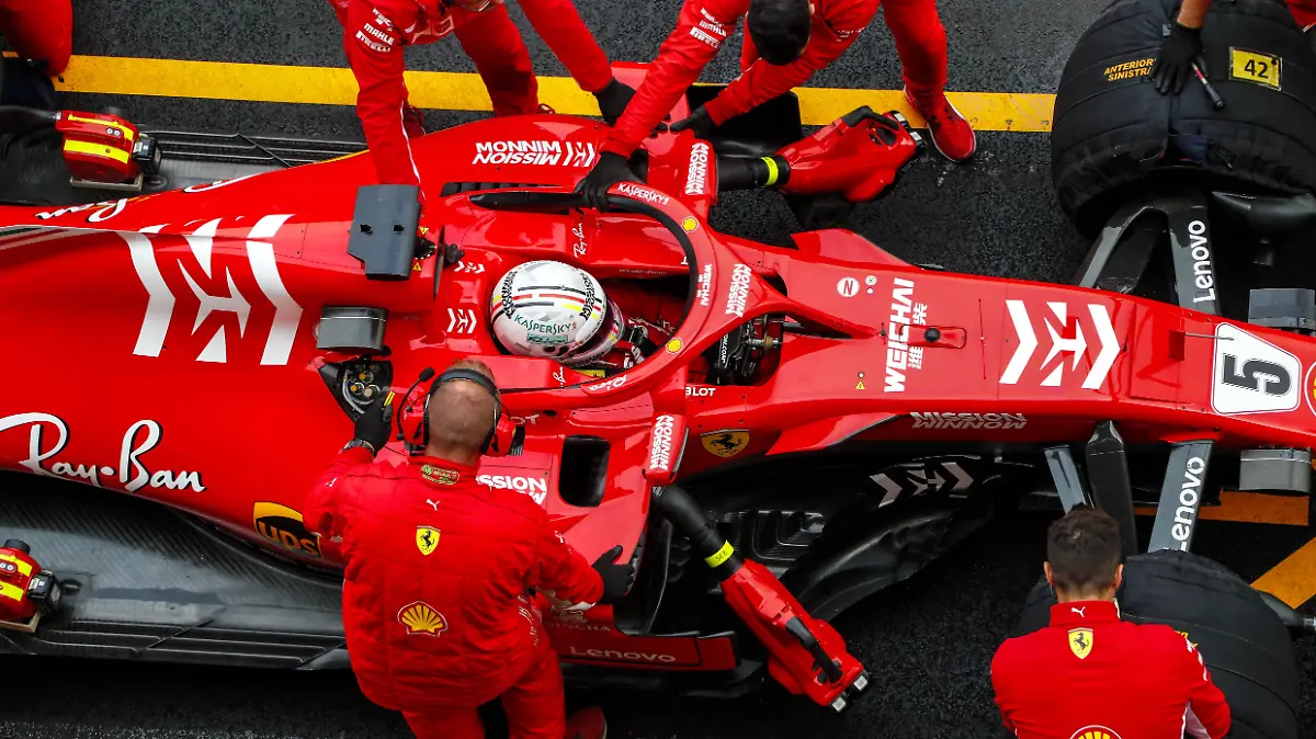 An-Lina-wurde-nicht-nur-in-Melbourne-gewerkelt-auch-am-rennfreien-Wochenende-stand-der-neue-Ferrari-Bolide-im-Zentrum-der-Aufmerksamkeit