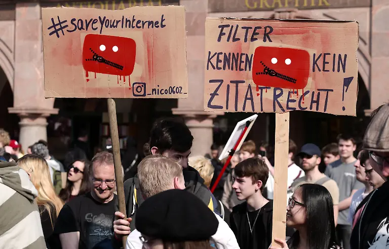 c030b6b0097f7e668f3f956b41f2e384