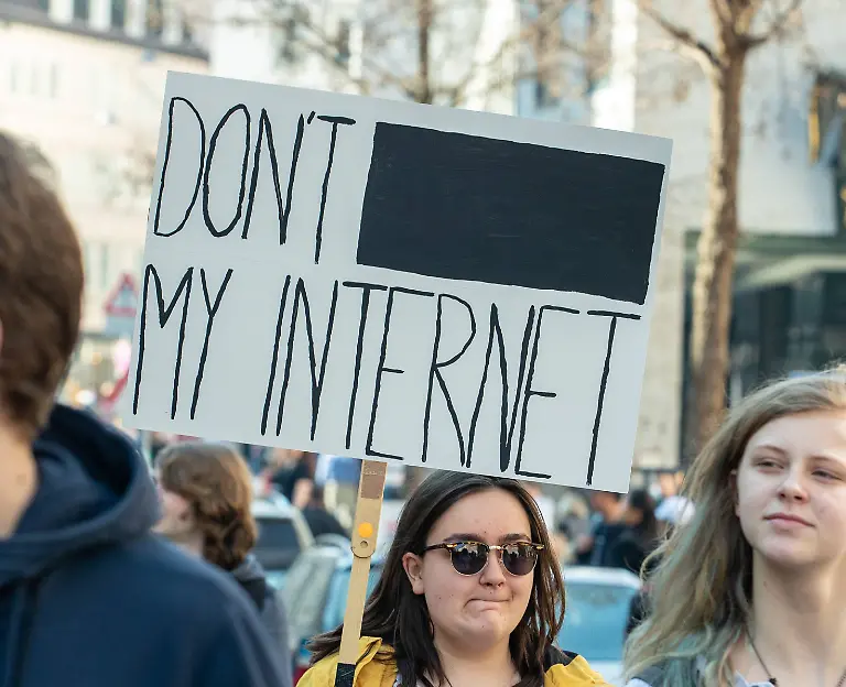 37c47e3a9f2765a0371f0353f609290f