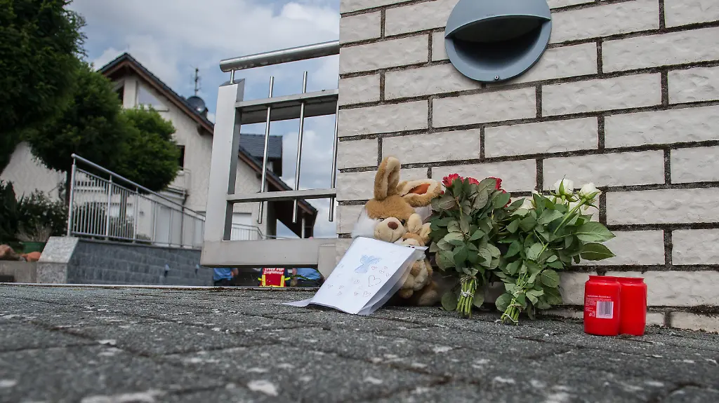 fe22878e4bf347eab572e55198d4bd26