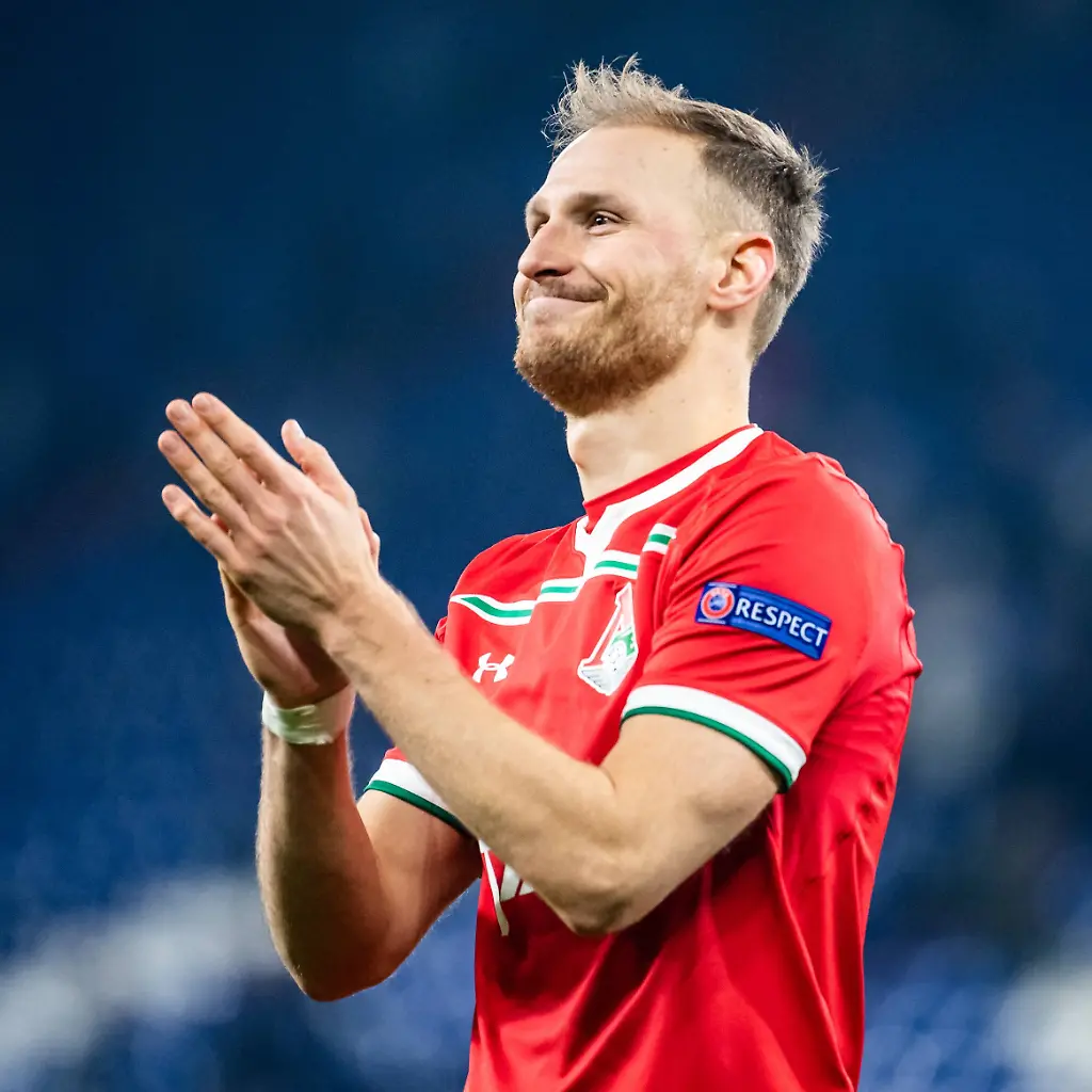 Benedikt-Hoewedes-applaudiert-Fridays-for-Future