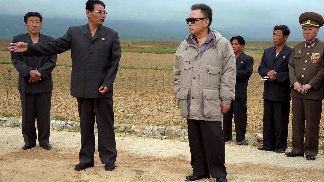 Machthaber Kim besucht eine Obstplantage.