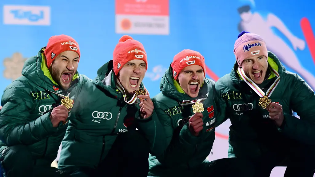 Die-deutschen-Skispringer-um-Markus-Eisenbichler-links-durften-sich-bei-ihren-Weltmeisterschaften-ueber-jede-Menge-Edelmetall-freuen