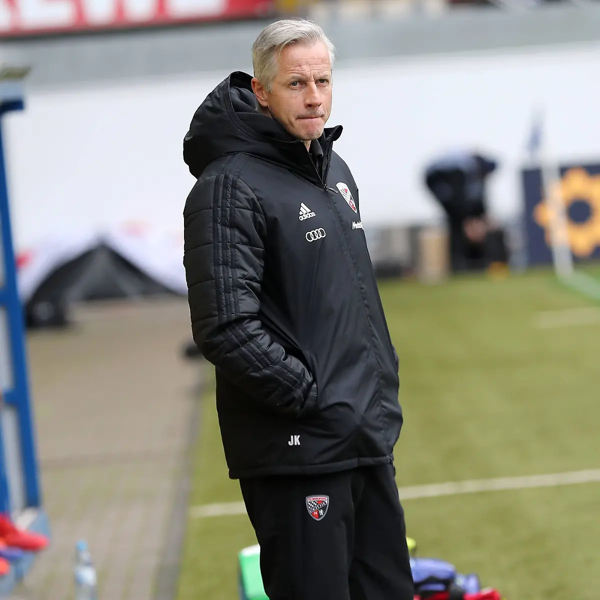 Jens-Keller-steht-mit-seinem-FC-Ingolstadt-vor-dem-Abstieg