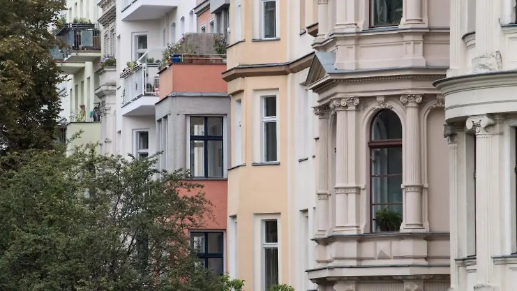 Sanierte-Wohnhaeuser-in-Berlin-Kreuzberg