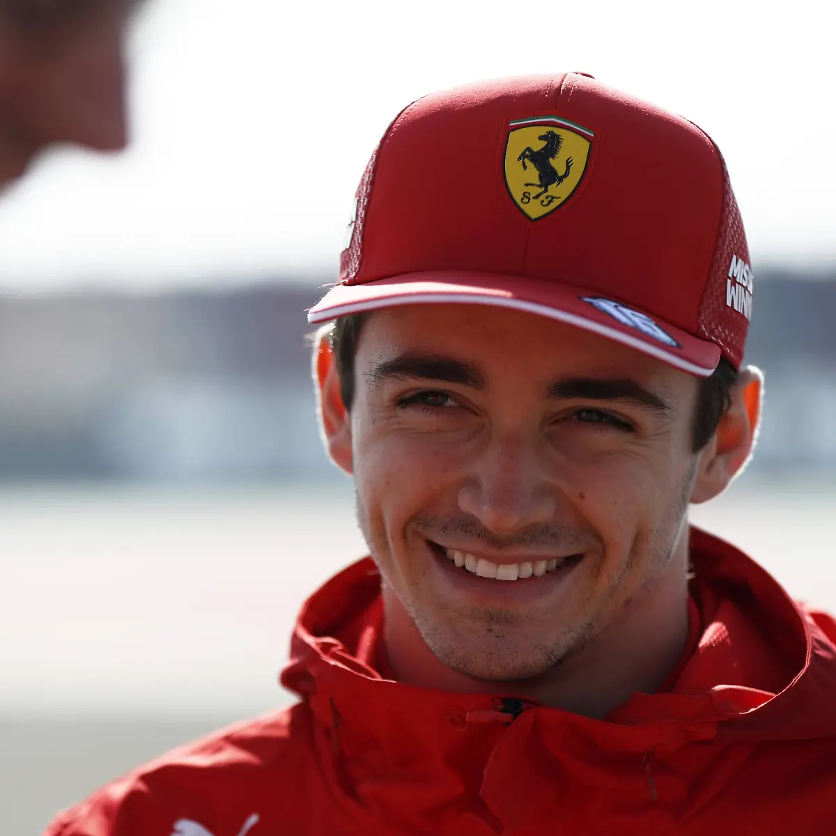 Charles-Leclerc-soll-die-Zukunft-von-Ferrari-sein-Die-Gegenwart-gehoert-aber-noch-Sebastian-Vettel