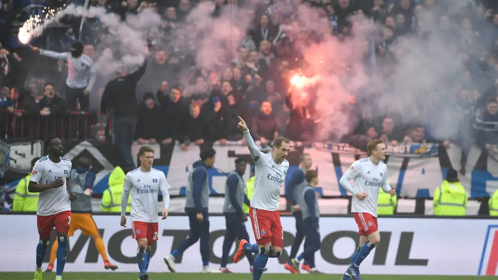 Pierre-Michel-Lasogga-freut-sich-ueber-sein-0-1-fuer-den-HSV