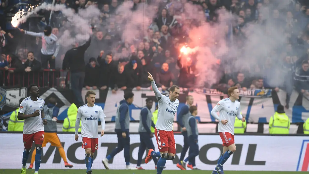 Pierre-Michel-Lasogga-freut-sich-ueber-sein-0-1-fuer-den-HSV