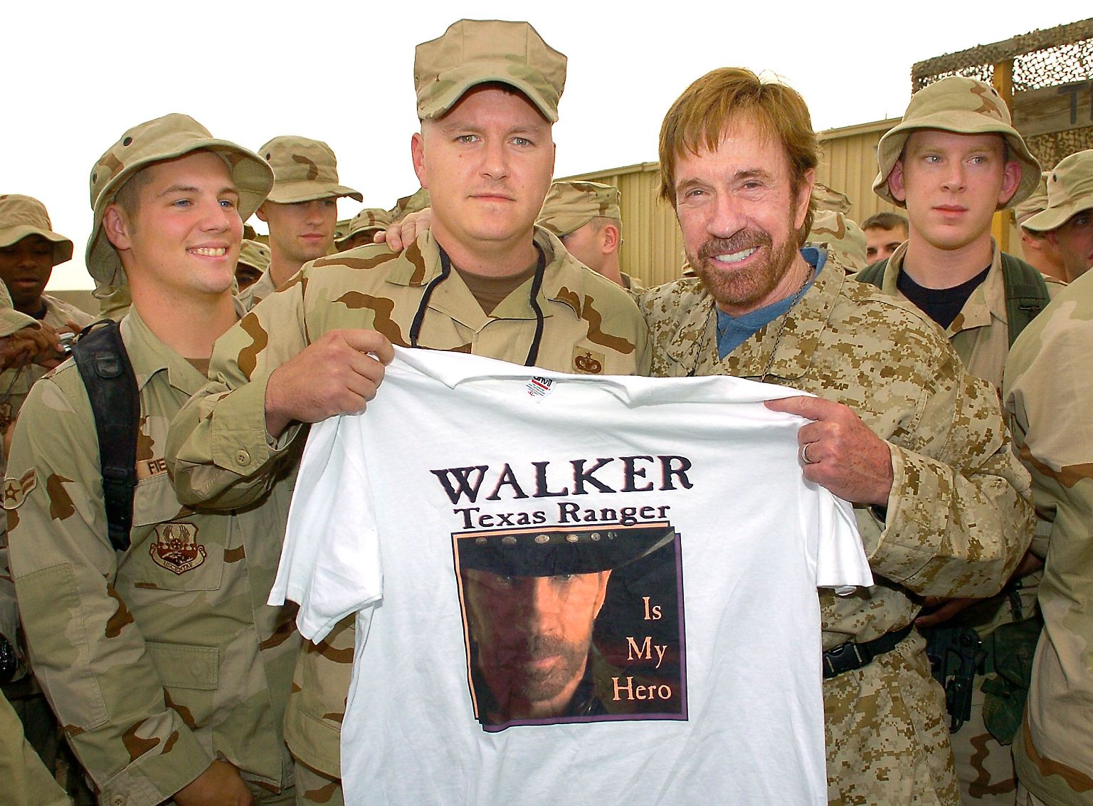 Für manche ist er einfach nur "Walker, Texas Ranger" oder ...