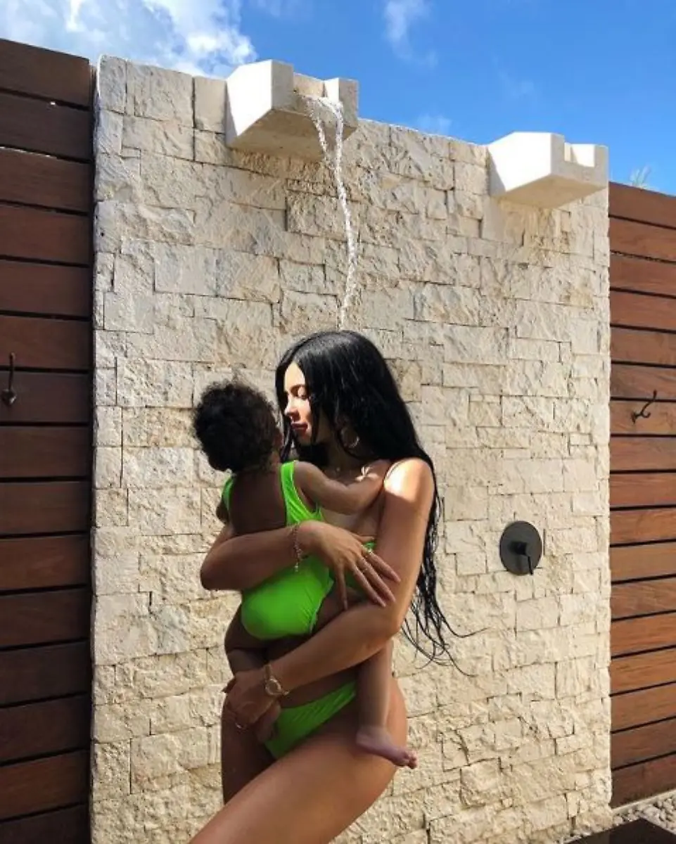 kylie-jenner-stormi