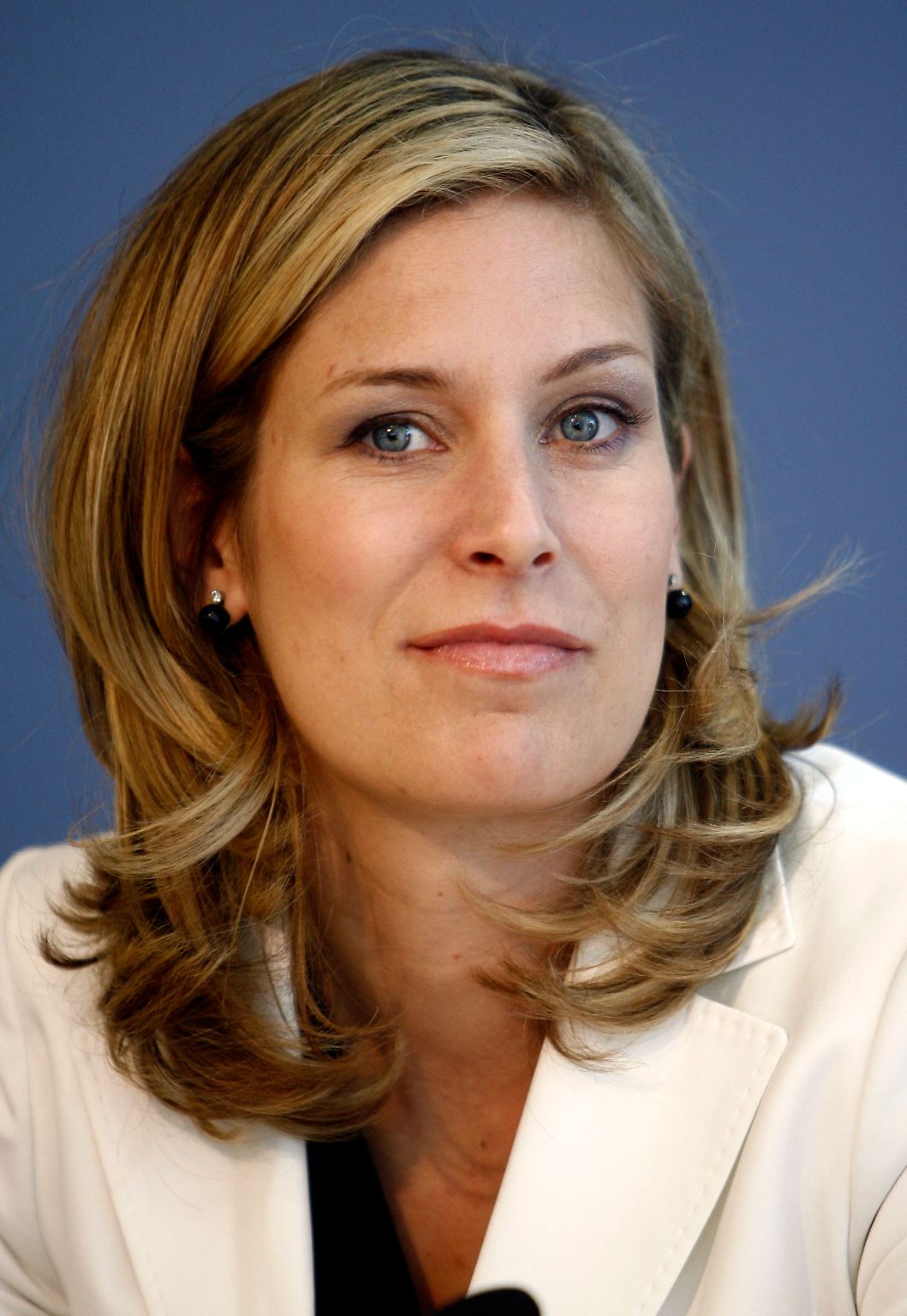 Gut zwei Monate nach Karl-Theodor zu Guttenberg tritt auch die FDP-Europapolitikerin Silvana Koch-Mehrin wegen einer Plagiatsaffäre zurück.