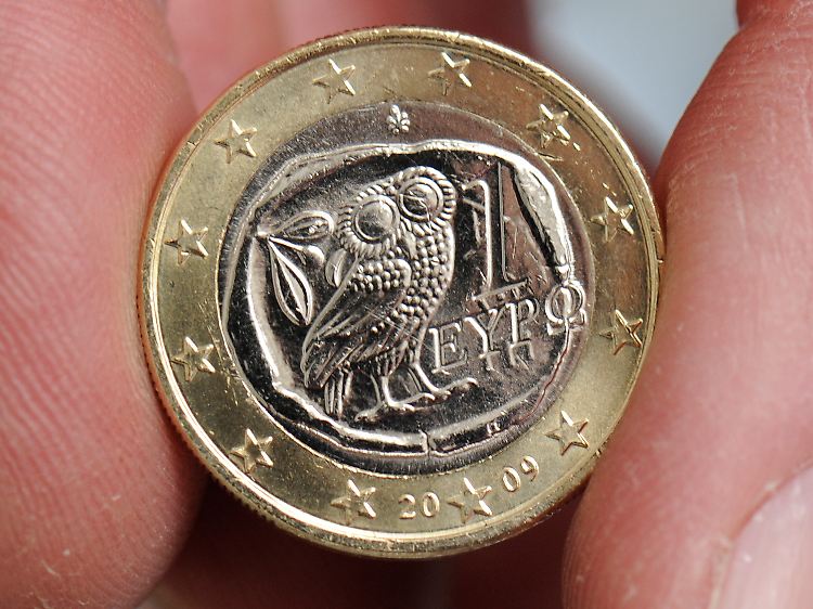 Während Portugal vorerst aufatmen kann, muss Griechenland um neue Hilfen bangen.