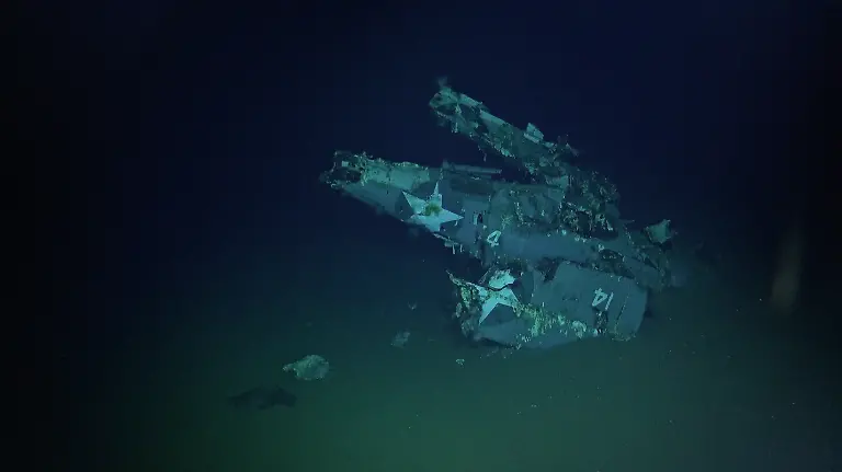 F4F-4-Wildcat-with-wings-folded