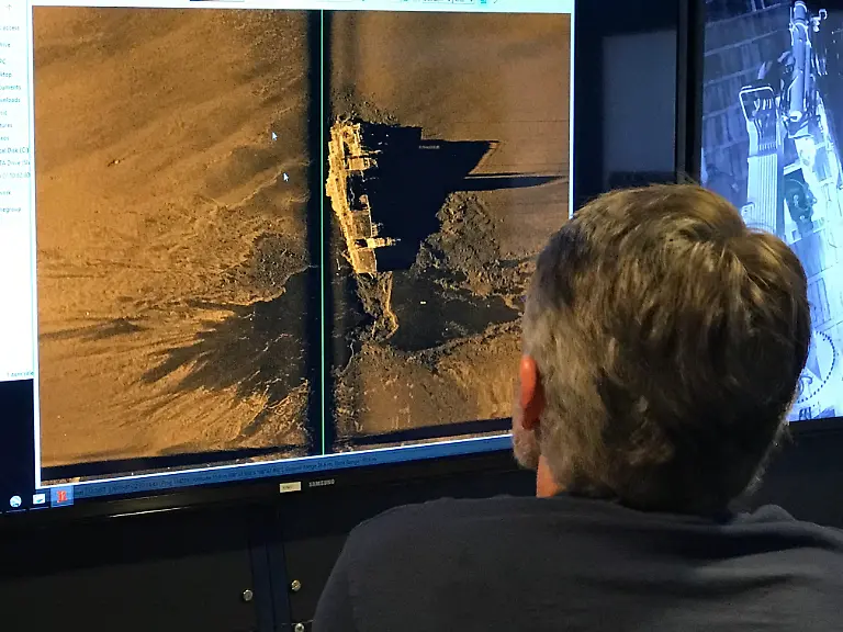 Inspecting-sonar-image-2