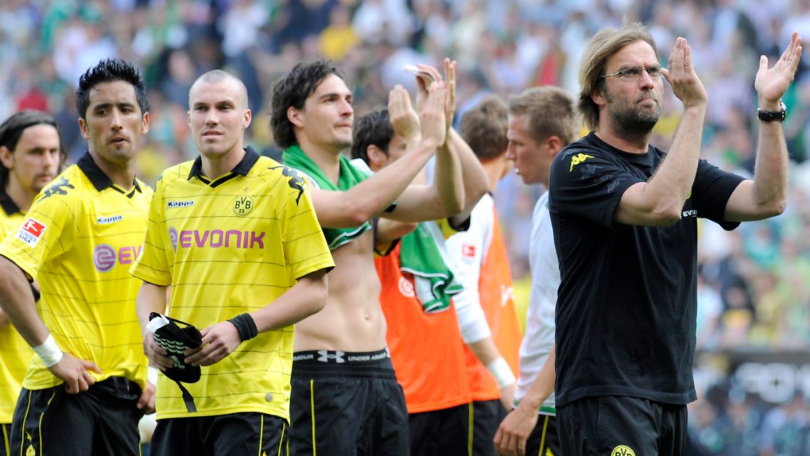 Der BVB applaudiert - seinen Fans. Aber auch Sky Deutschland profitiert von der spannenden Bundesligasaison: Die Abonnentenzahlen steigen.
